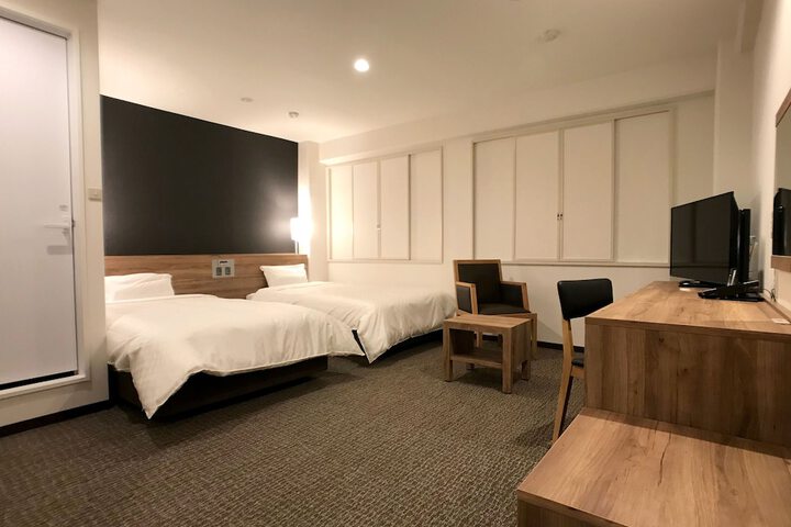 Room 3 of 18