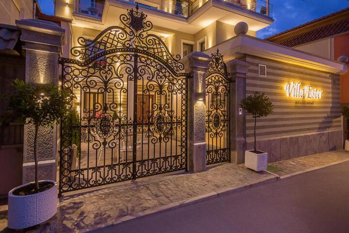 Villa Ester