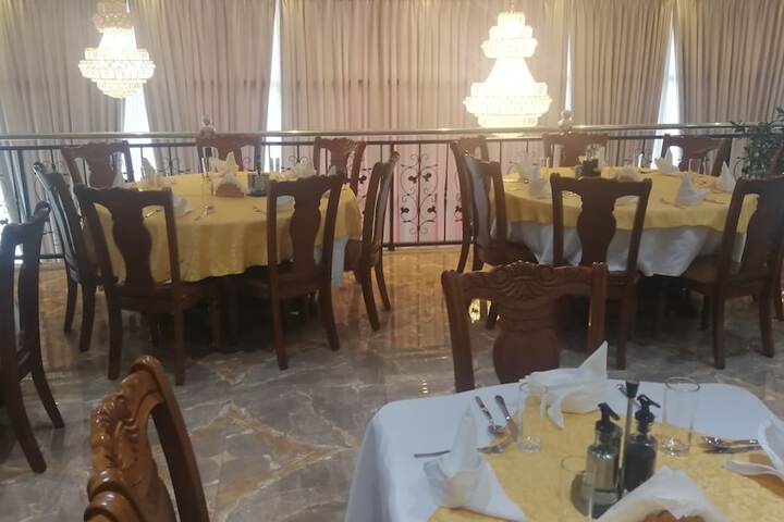Dining 20 of 25