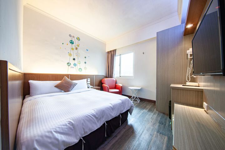 Room 5 of 32