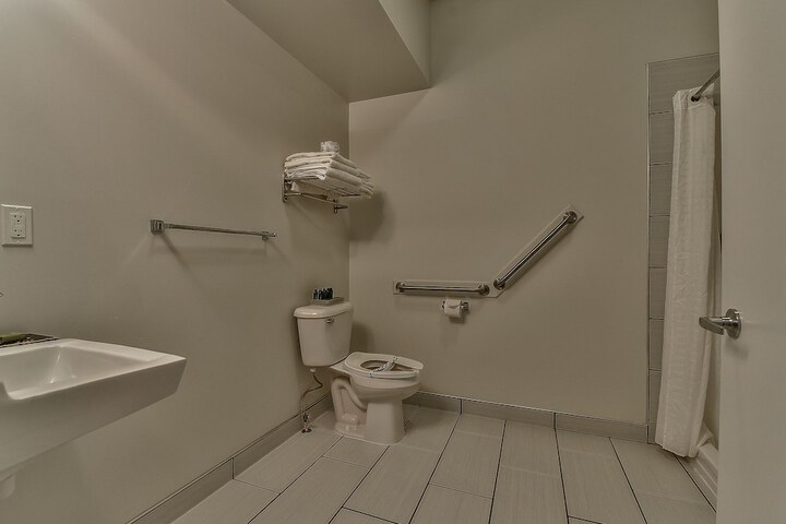 Room 15 of 24
