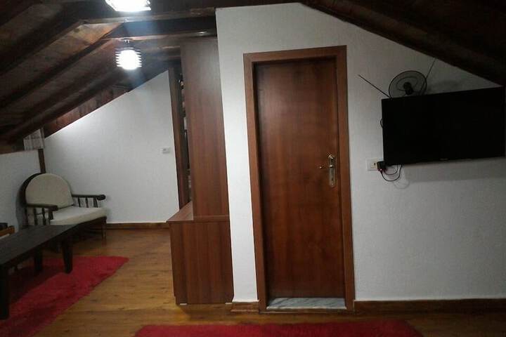 Room 12 of 33
