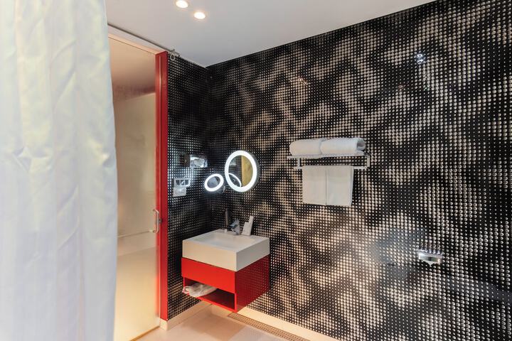 Room 45 of 90