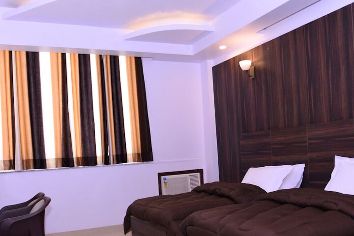 Room 3 of 10