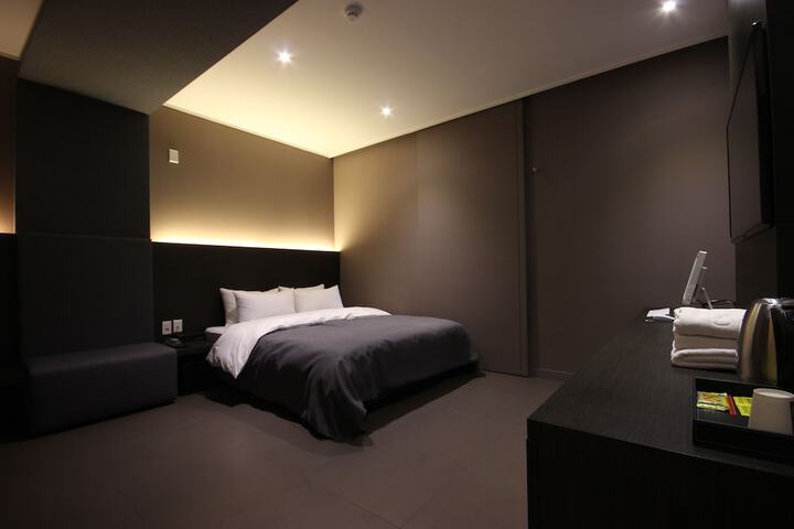 Room 10 of 177