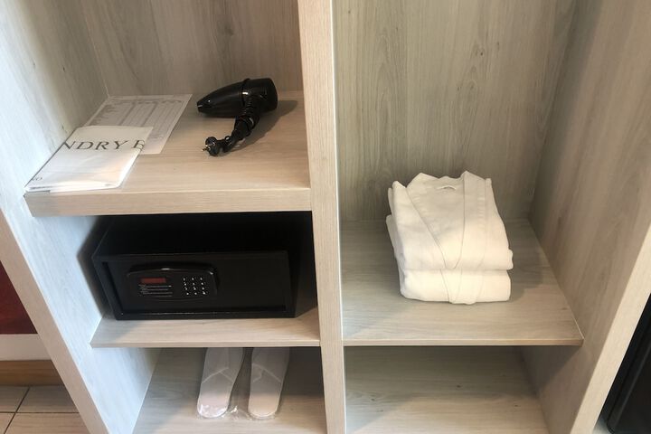 Room 40 of 87