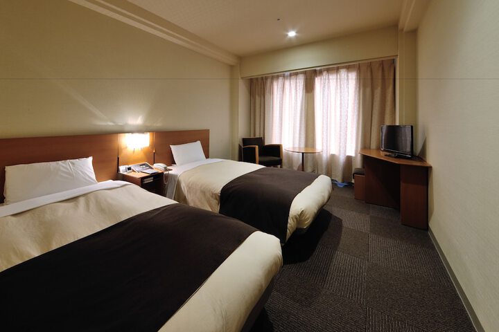 Room 4 of 33