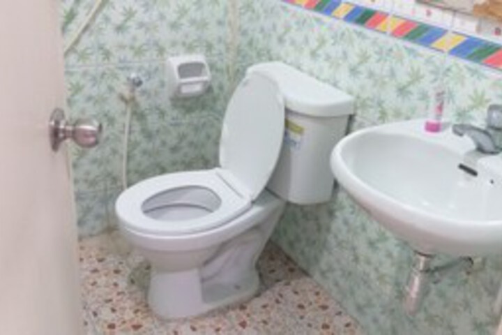 Room 5 of 13