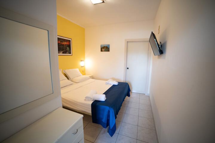Room 10 of 66