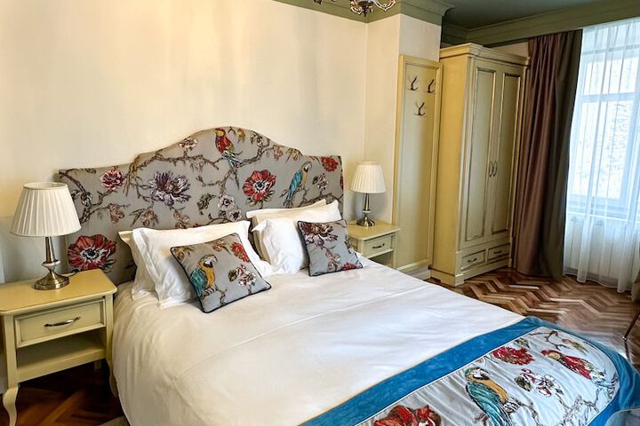 Room 2 of 22