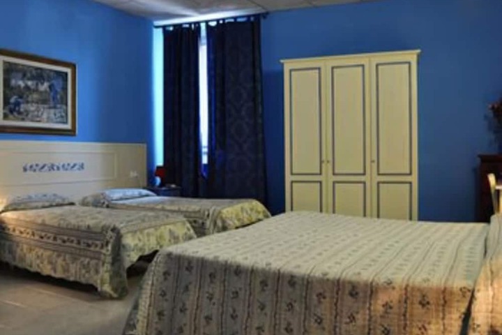 Room 14 of 25