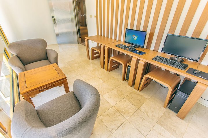 Business Center 20 of 22