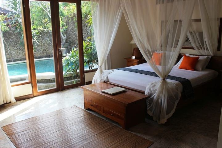 Room 8 of 34