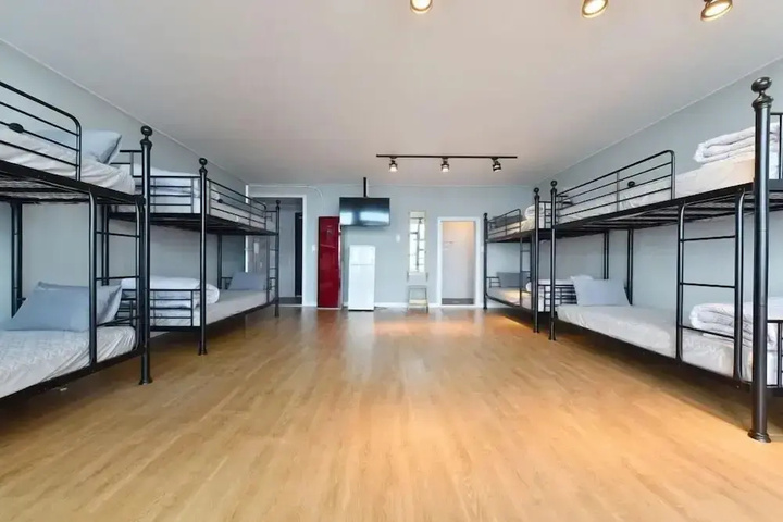 Room 11 of 14