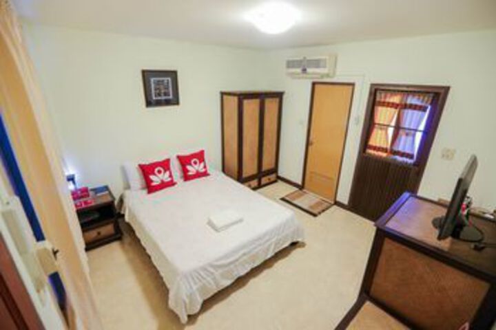 Room 33 of 84