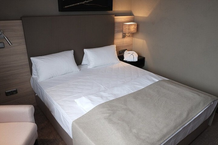 Room 6 of 36