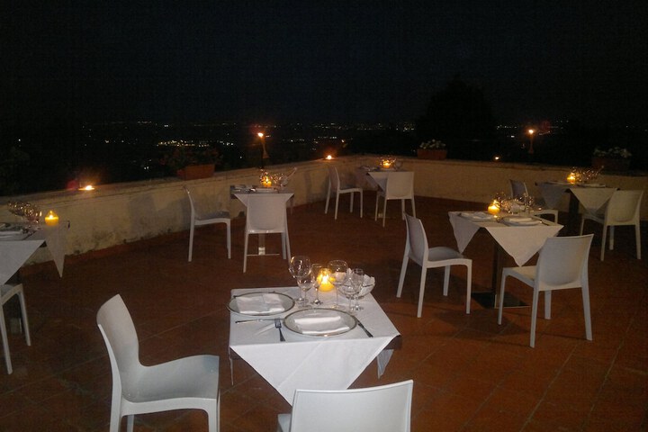 Dining 53 of 55