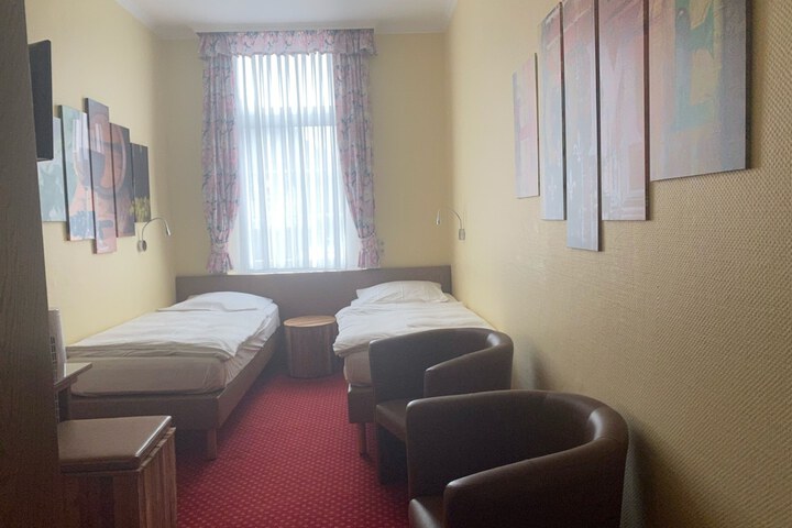 Room 16 of 68