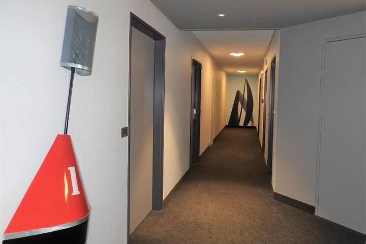 Room 10 of 46