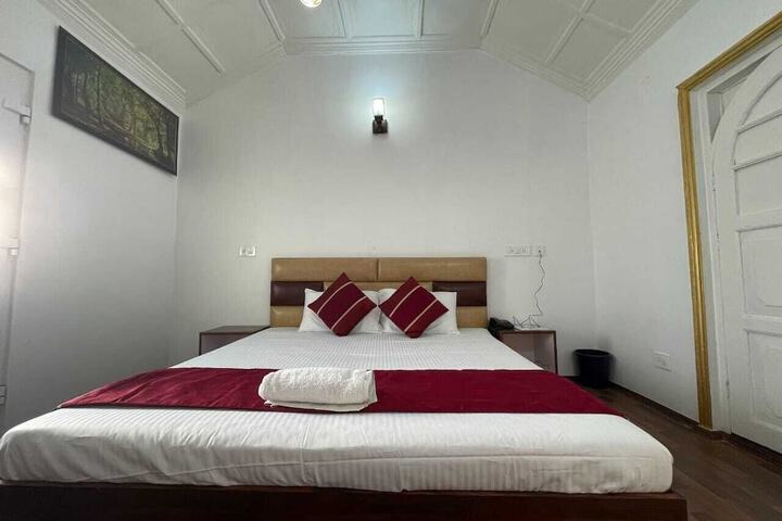 Room 2 of 11