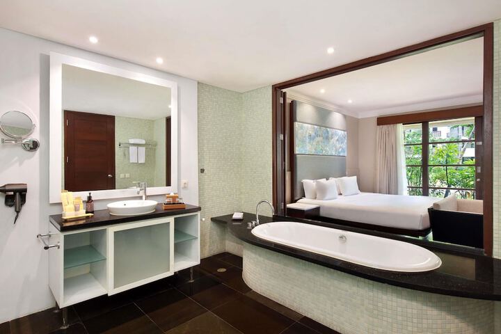 Room 30 of 167