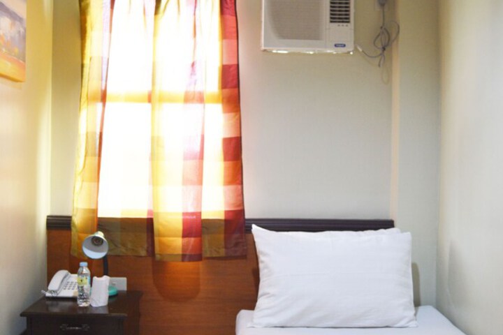 Room 6 of 34