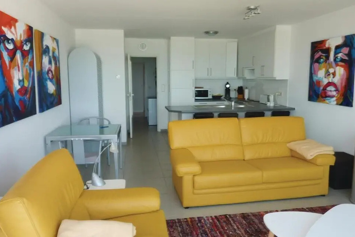 Room 4 of 13