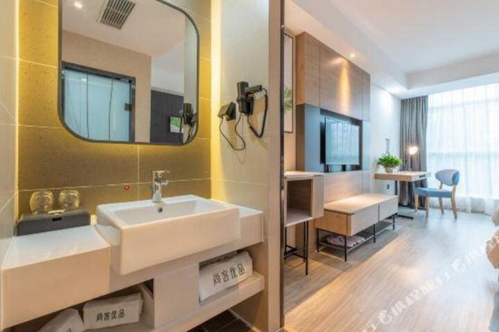 U Plus Hotel ( Linyi Economic Development Zone Store )