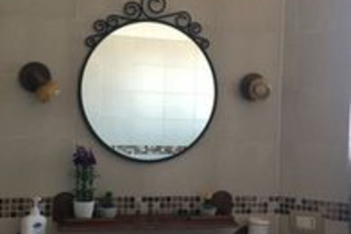 Room 4 of 16