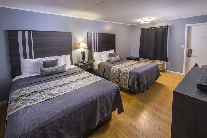 2 Queen Beds (2 of 21)