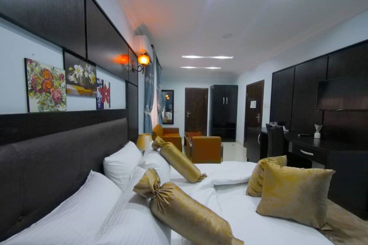Room 9 of 17