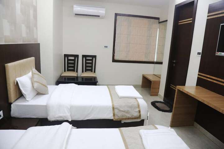 Room 28 of 60