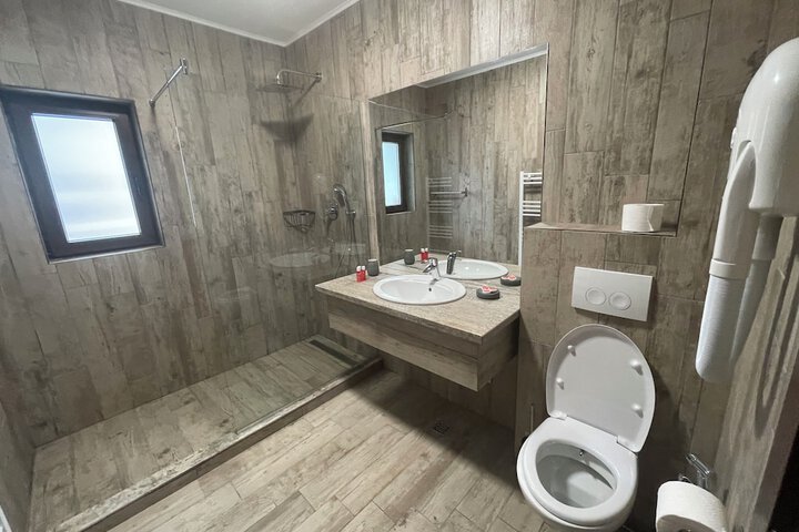Room 10 of 37