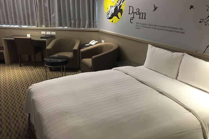 Room 16 of 60