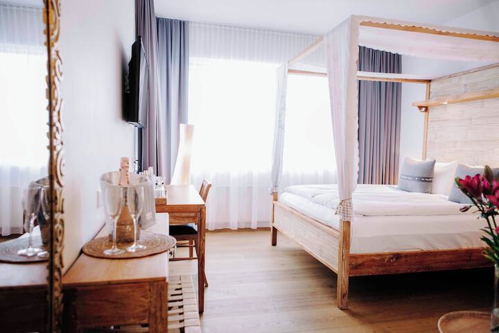 Room 3 of 66