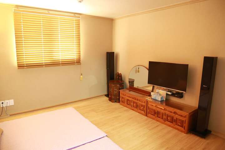 Room 10 of 52