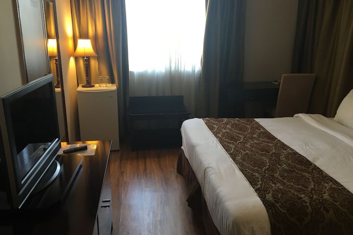Room 9 of 17