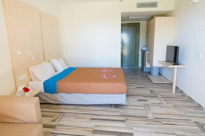 Room 3 of 10