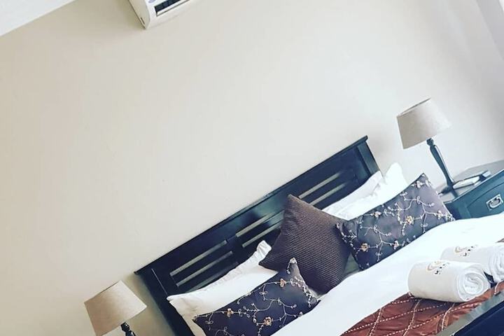 Room 7 of 12