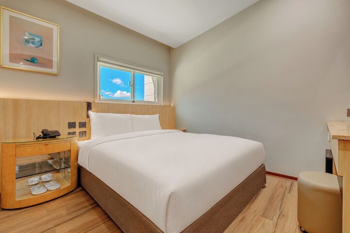 Room 28 of 69