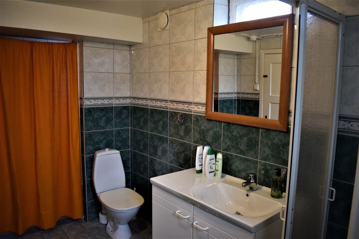 Room 3 of 84