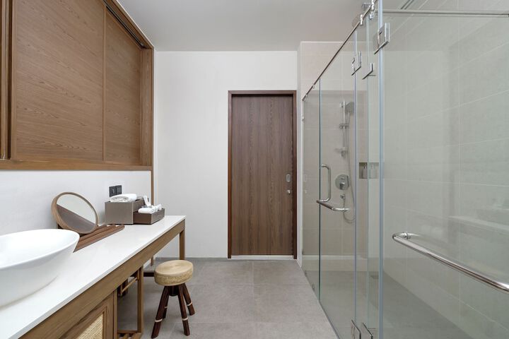 Room 93 of 245