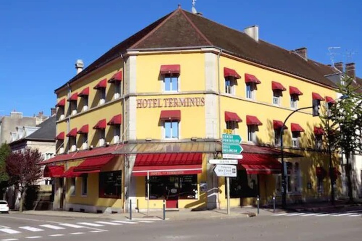 Hotel Terminus - Pizzeria PizzA Gogo in Lons-le-Saunier