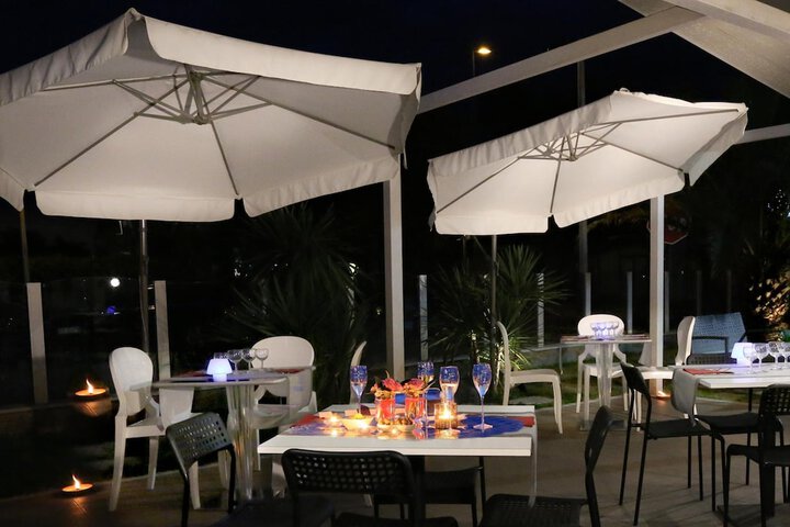 Dining 26 of 63