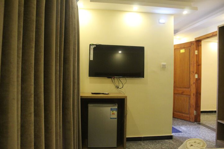 Room 13 of 35