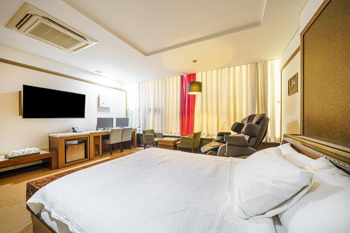 Room 43 of 58