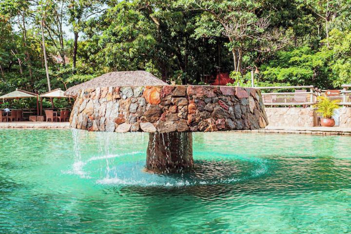 Hotel Pool