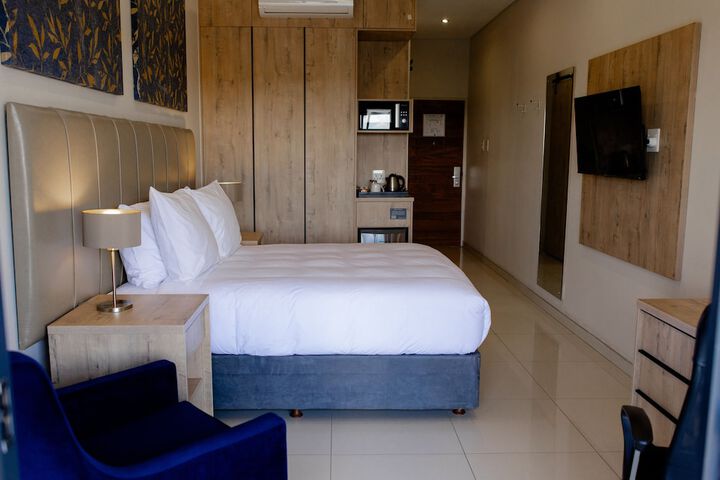Room 17 of 39
