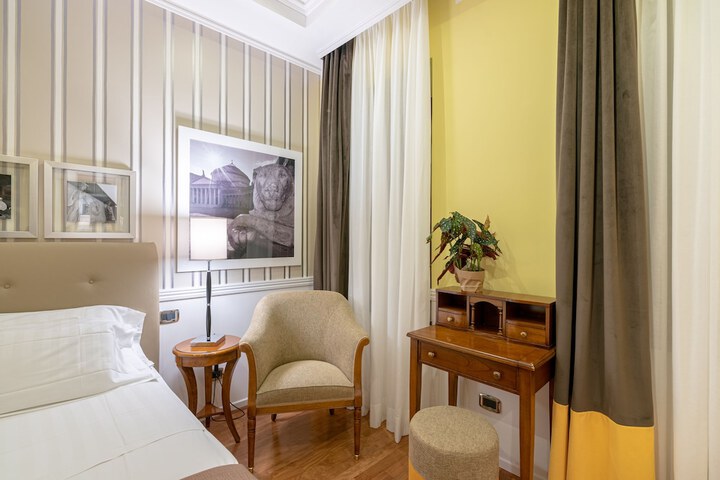 Room 42 of 109