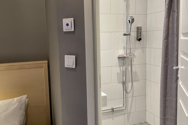 Room 115 of 149